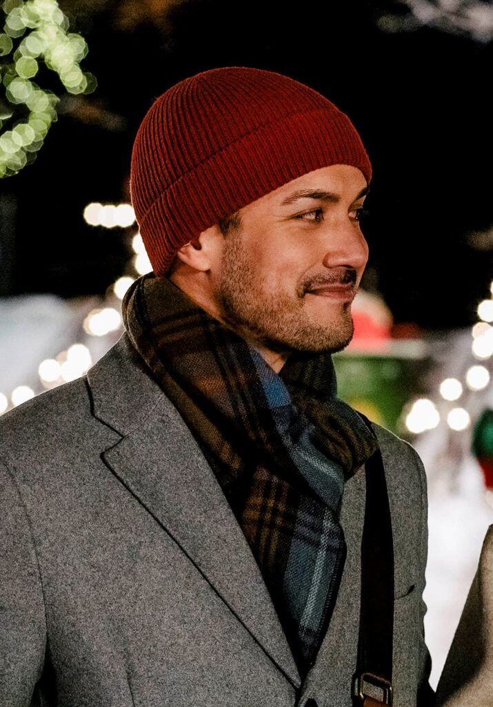 Erik is Smitten - Tall - Christmas Unwrapped