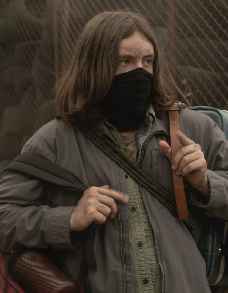 Silas Holds the Luggage - The Walking Dead: World Beyond Season 1 Episode 3