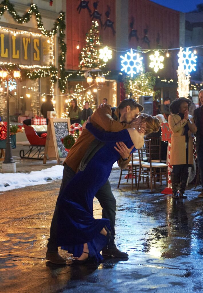 Swoopy Kiss on Christmas Tree Lane