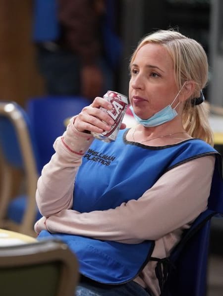 Becky Fits In - The Conners