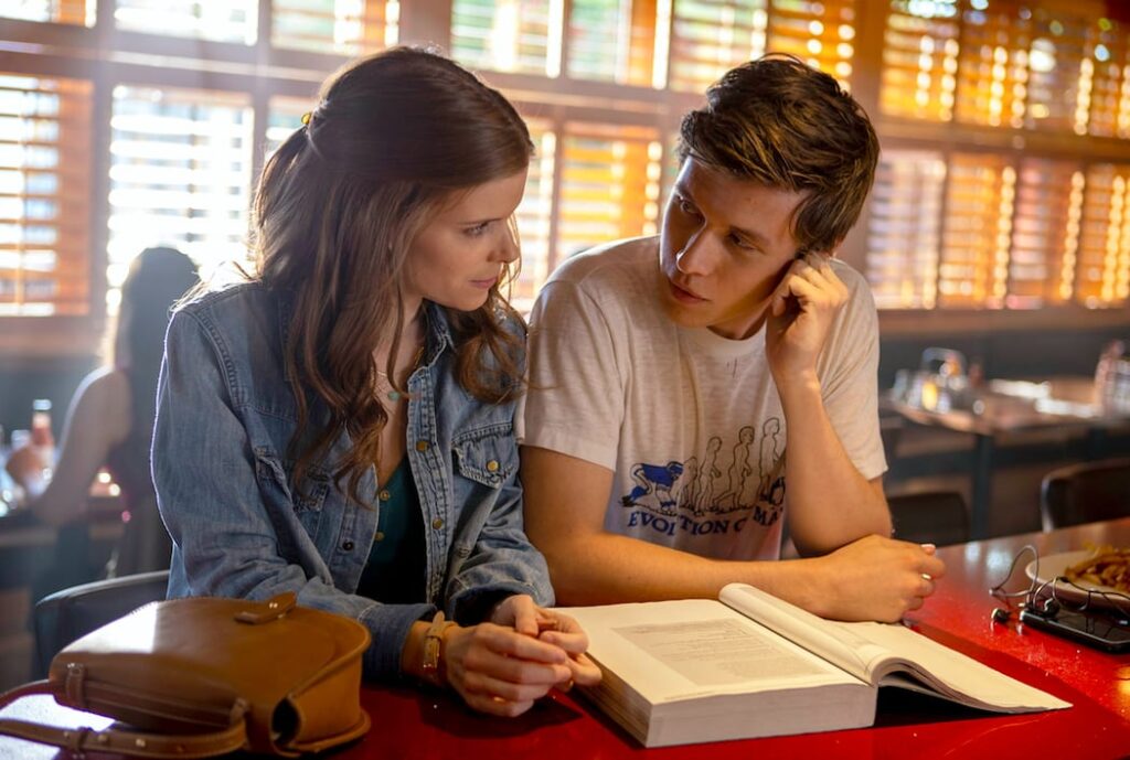 Claire and Eric - A Teacher Season 1 Episode 1