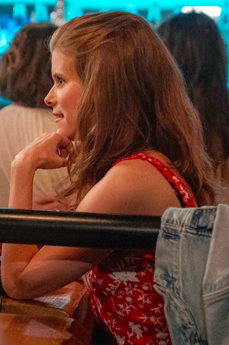 Claire bar - A Teacher Season 1 Episode 4