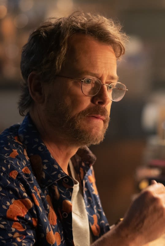 Greg Kinnear as Glen Bateman - The Stand Season 1 Episode 3