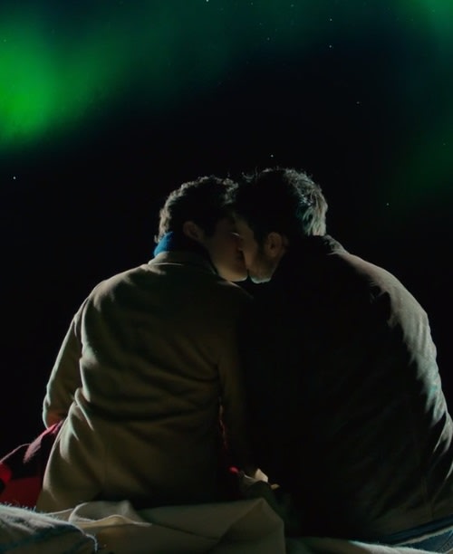 Northern Lights Kiss - The Christmas Setup