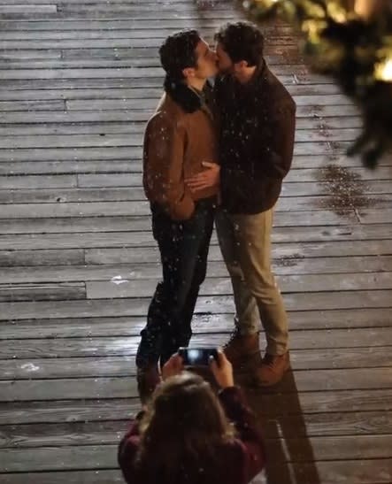 Perfect Kiss - The Christmas Setup