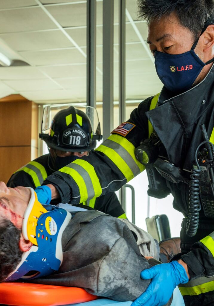 Assisting Patients - 9-1-1 Season 4 Episode 1