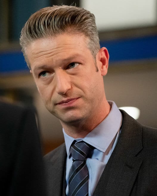 Challenging Corruption - Law & Order: SVU Season 22 Episode 6