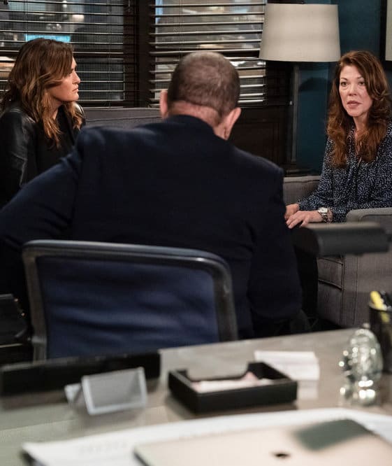 Playing With Fire - Law & Order: SVU Season 22 Episode 6