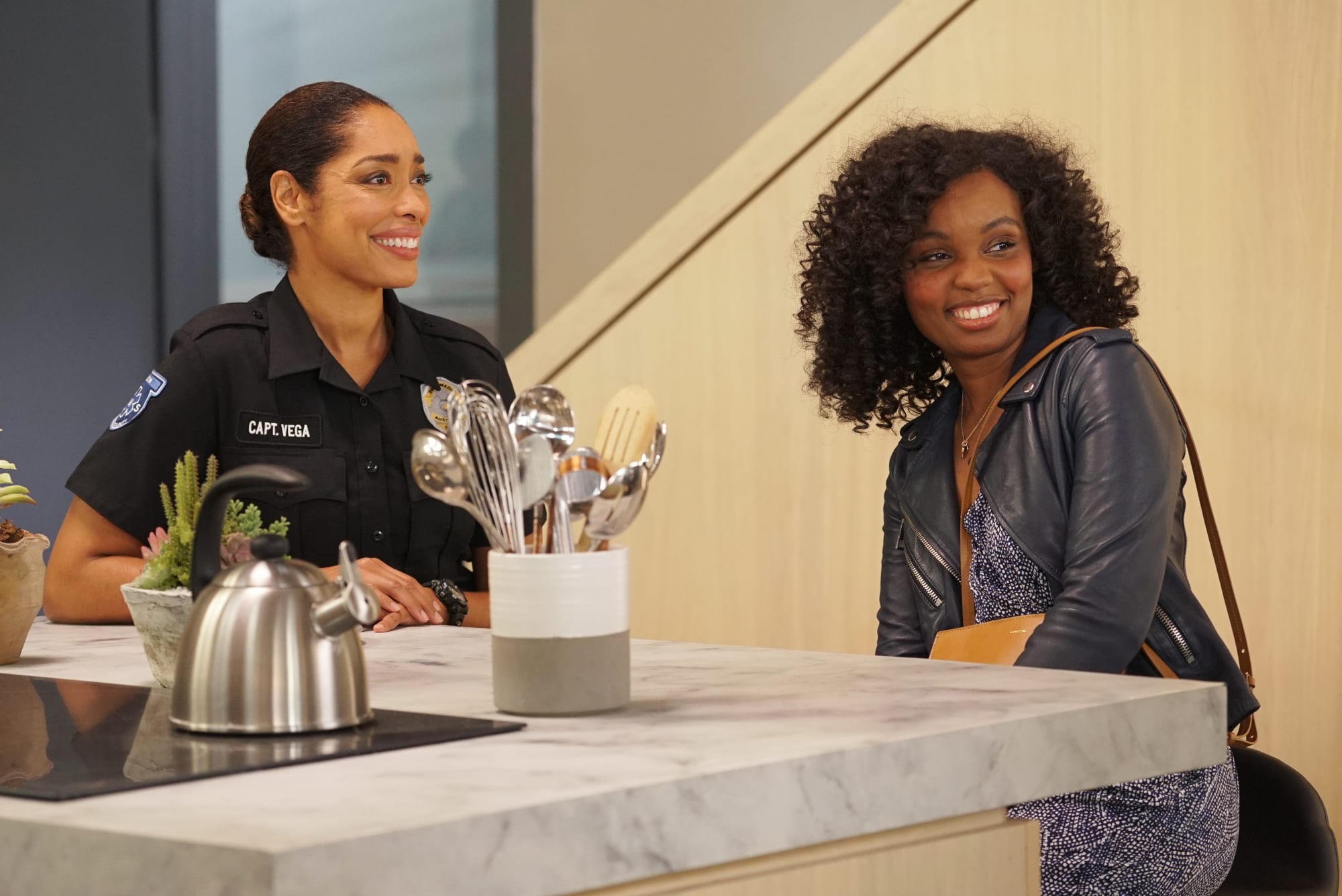Tommy and Gracie - 9-1-1: Lone Star Season 2 Episode 2