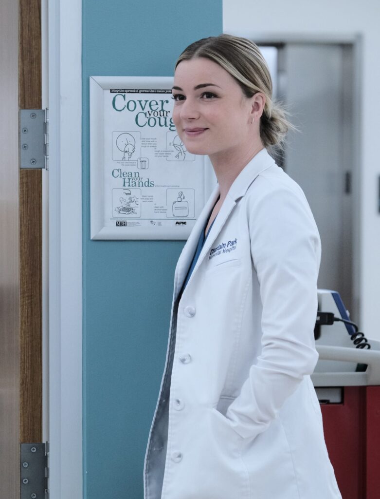 Future Mom - Tall - The Resident Season 4 Episode 4