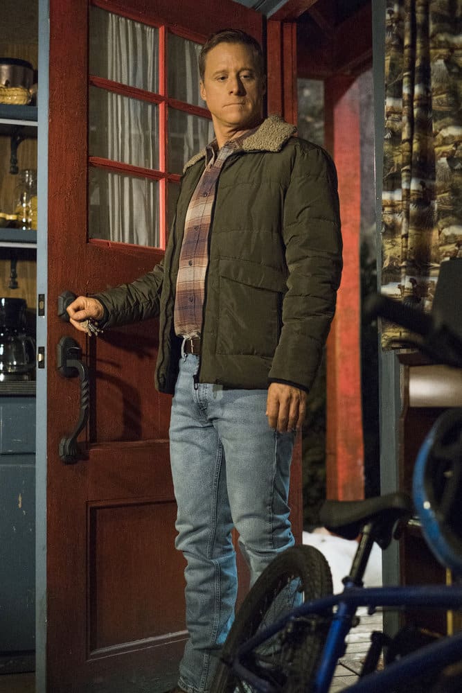 Intruder Alert - Resident Alien Season 1 Episode 4