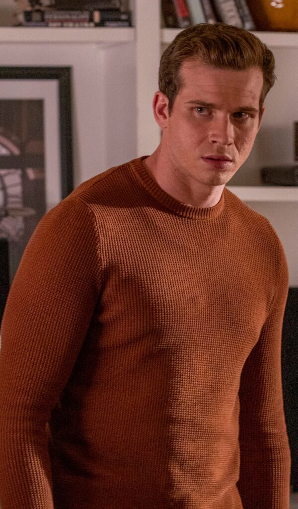 Stunned Buck - 9-1-1 Season 4 Episode 5