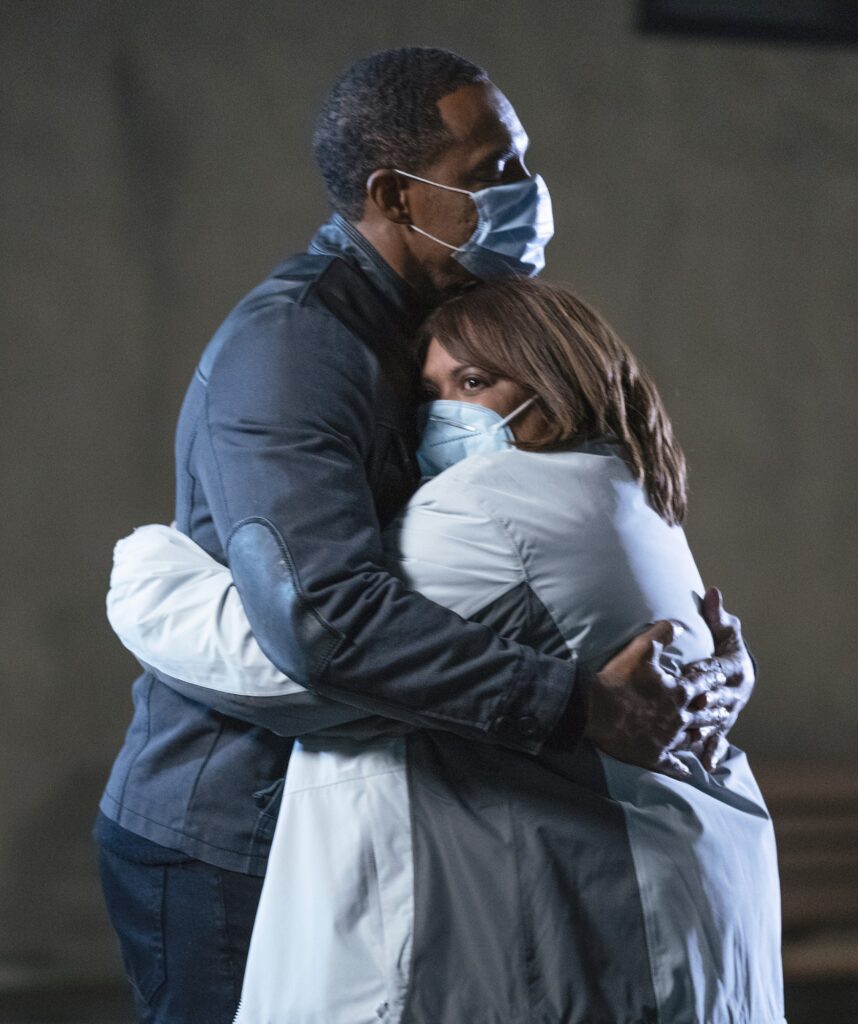 Bem Holds Bailey - Grey's Anatomy Season 17 Episode 8