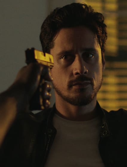 At Gunpoint - Queen of the South Season 5 Episode 3