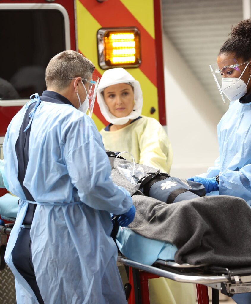 Bickering Couple - tall - Grey's Anatomy Season 17 Episode 11
