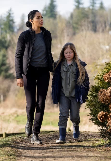 Finola and Caroline - Debris Season 1 Episode 7