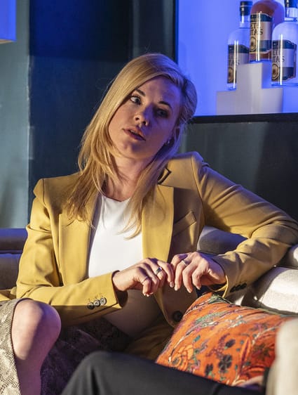 Kelly Anne Follows the Money - Queen of the South Season 5 Episode 2