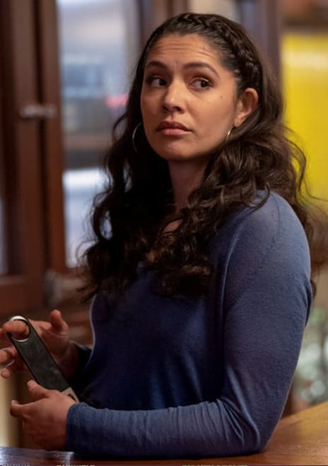 Kidd behind the bar - Chicago Fire Season 9 Episode 11