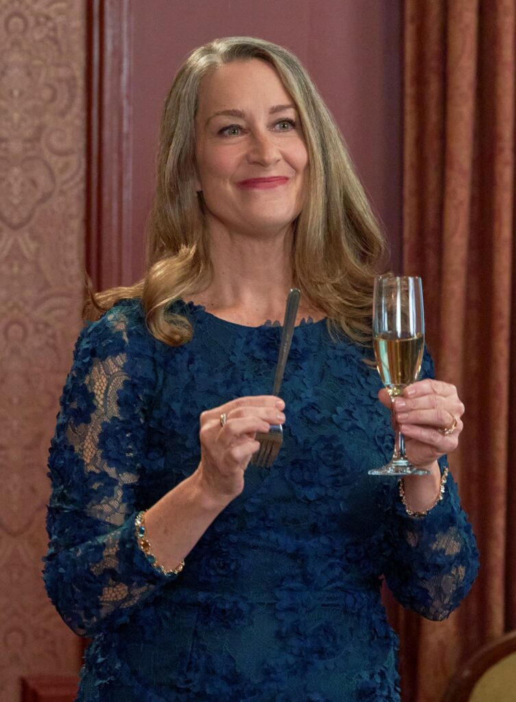 Dotty Makes a Toast - Good Witch Season 7 Episode 1