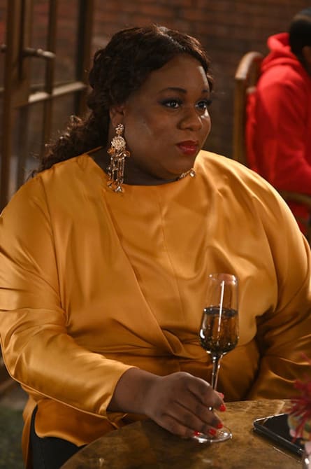 Mo drinks - Zoey's Extraordinary Playlist Season 2 Episode 11