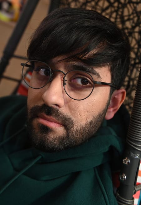 Tobin glasses - Zoey's Extraordinary Playlist Season 2 Episode 12