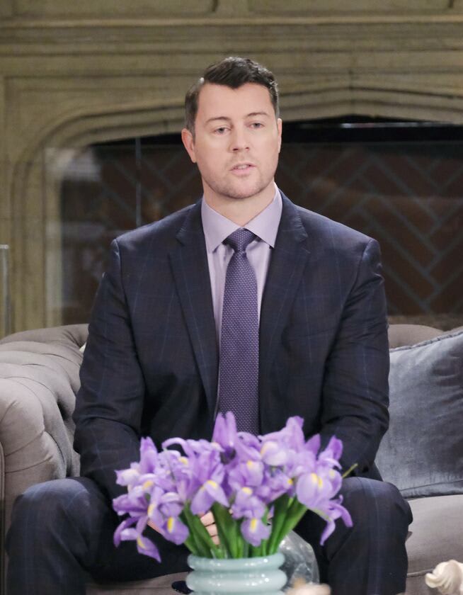 EJ Returns / Tall - Days of Our Lives