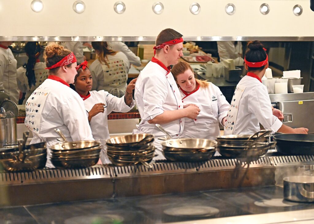 Red Team Comfort - Hell's Kitchen Season 20 Episode 5