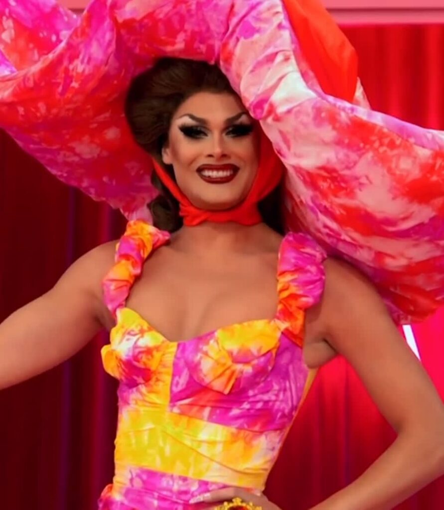 Scarlet Envy Werk Room Entrance - RuPaul's Drag Race All Stars Season 6 Episode 1