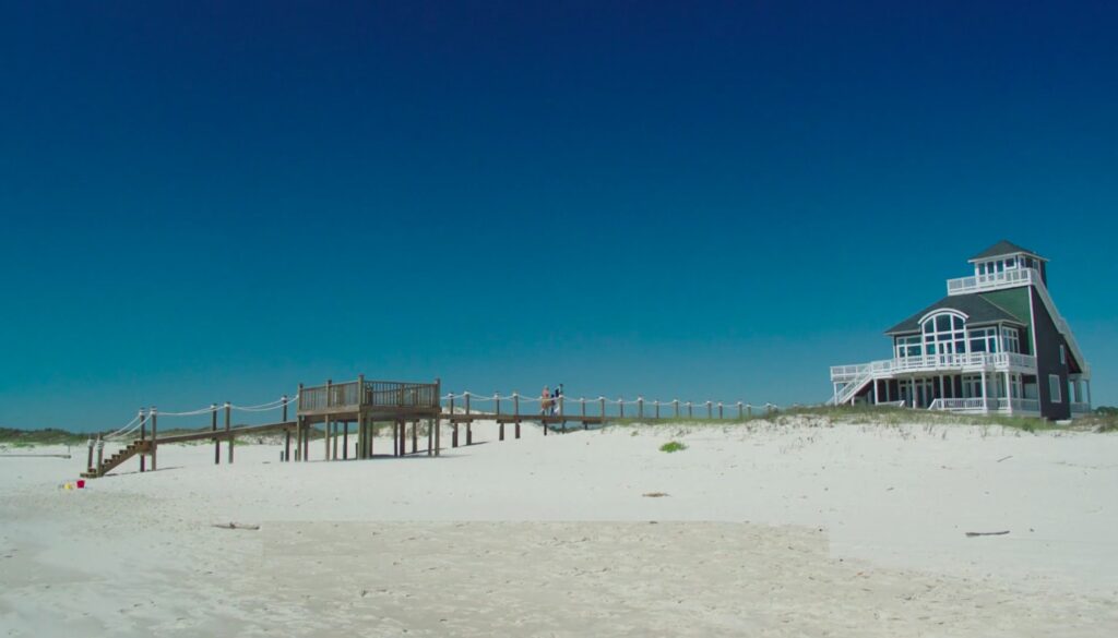 The Ultimate Beach House - Queen of the South Season 5 Episode 10