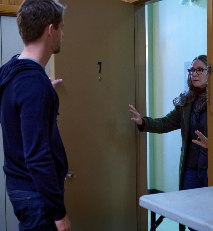 Unwelcome Visit - The Republic of Sarah Season 1 Episode 3