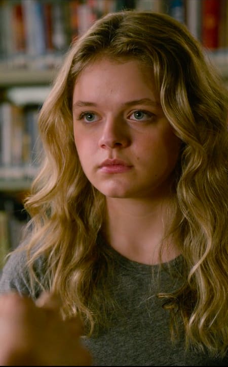 Izzy's Caught In The Middle - Home Before Dark Season 2 Episode 5