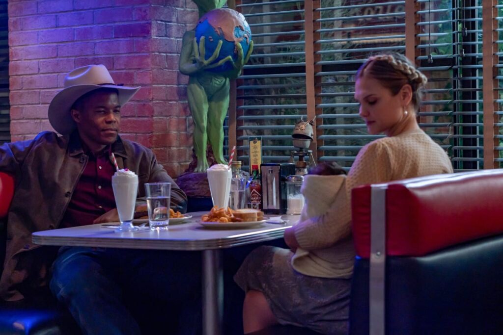 Family Time - Roswell, New Mexico Season 3 Episode 4