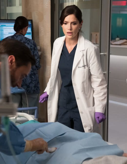 Chaotic ICU - tall - New Amsterdam Season 4 Episode 2