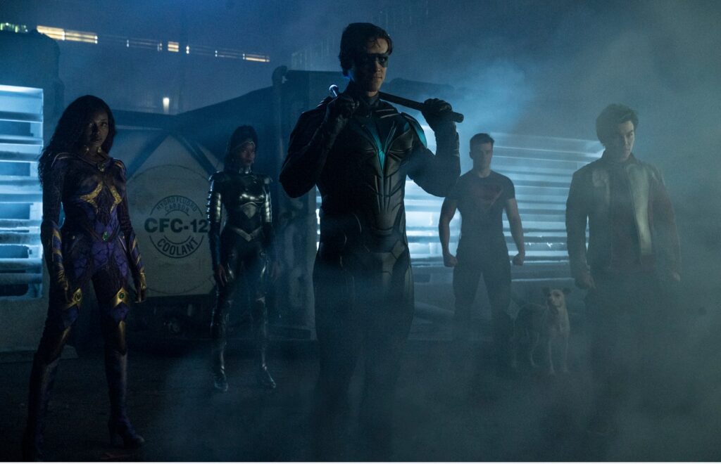 Fighting in a Group - Titans Season 3 Episode 7