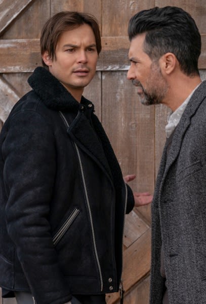 Getting Answers - Roswell, New Mexico Season 3 Episode 7 