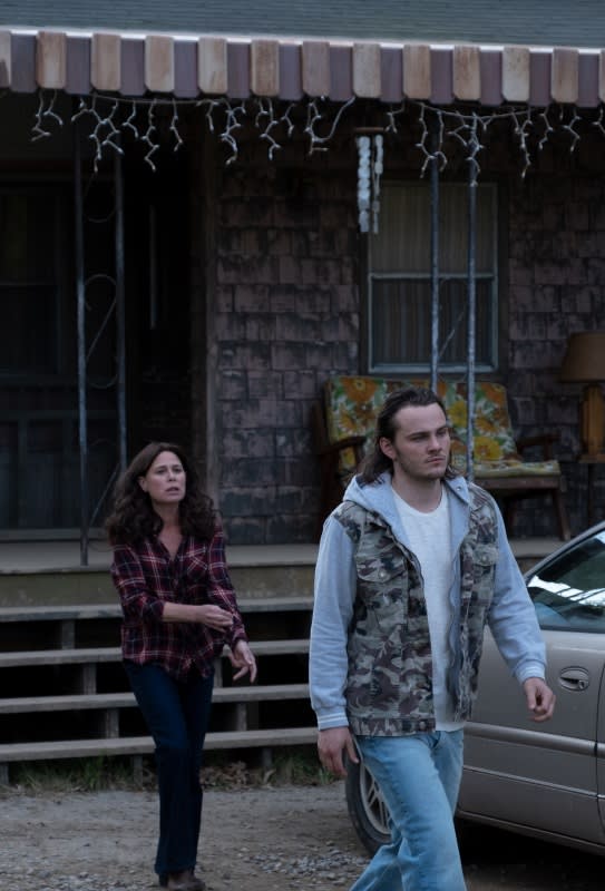 Grace Chases Billy - American Rust Season 1 Episode 1