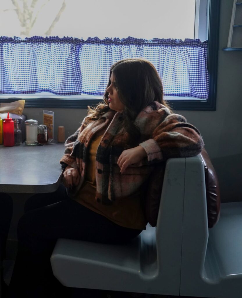 Jess in a Diner - tall - In The Dark Season 3 Episode 10