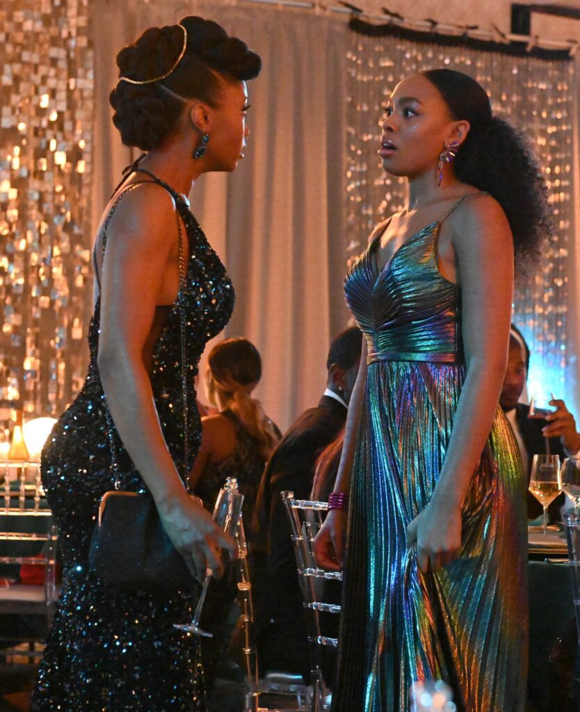Mother/Daughter Riffs - tall - Our Kind of People Season 1 Episode 2