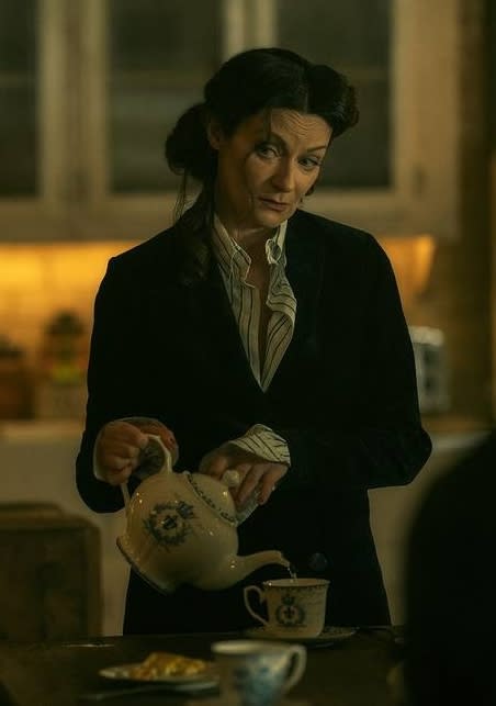 Pouring a Cuppa - Doom Patrol Season 3 Episode 4