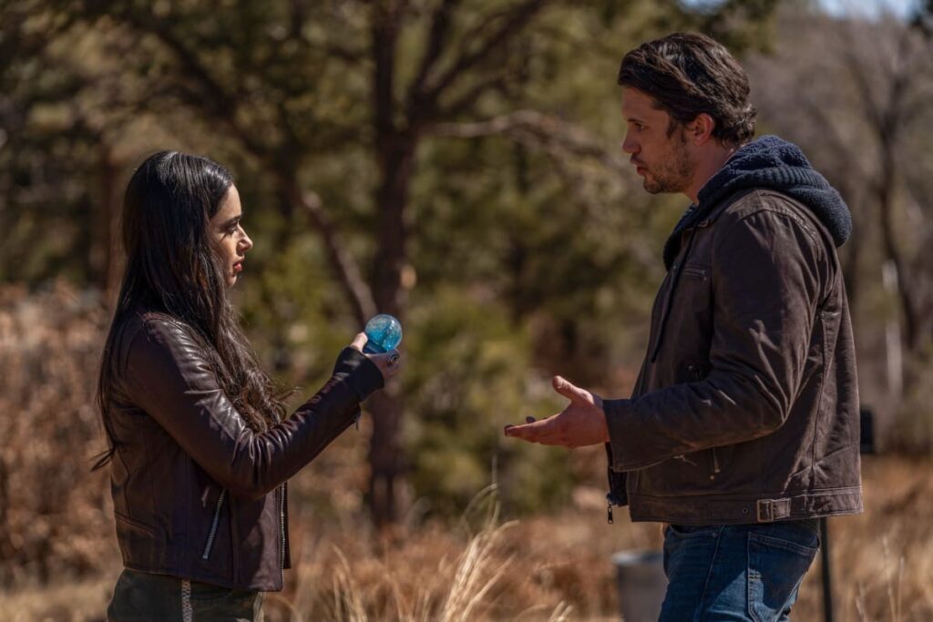 Searching For Clues - Roswell, New Mexico Season 3 Episode 9