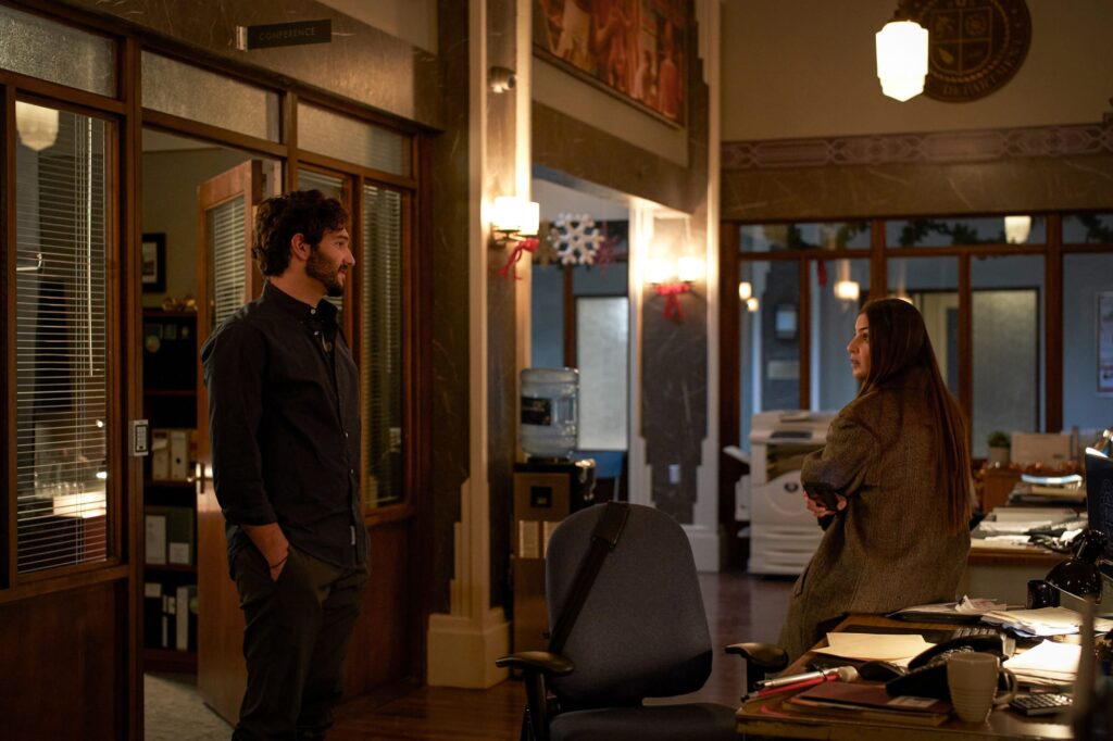 Suspicion Among Colleagues - In The Dark Season 3 Episode 11