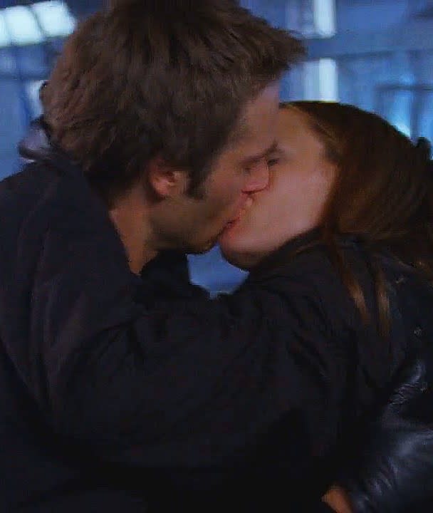 Vaughn & Sydney Kiss - Alias