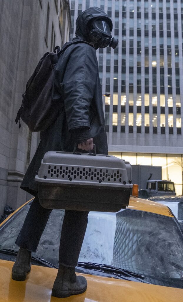 Yoric in NYC Tall - Y: The Last Man Season 1 Episode 1