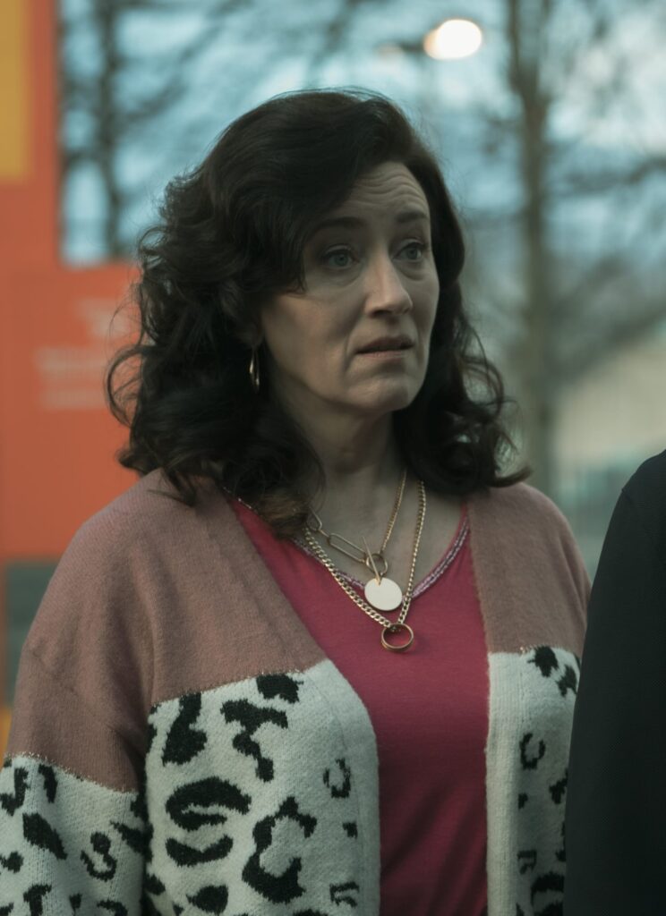 Birdy in Pink - Kin Season 1 Episode 6