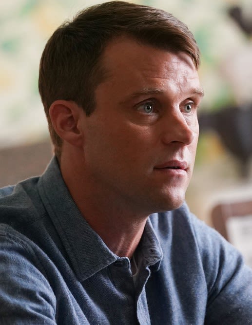 Casey Signs Off - tall - Chicago Fire Season 10 Episode 5