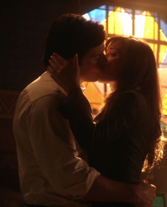 Clark and Lois's First Kiss - Smallville