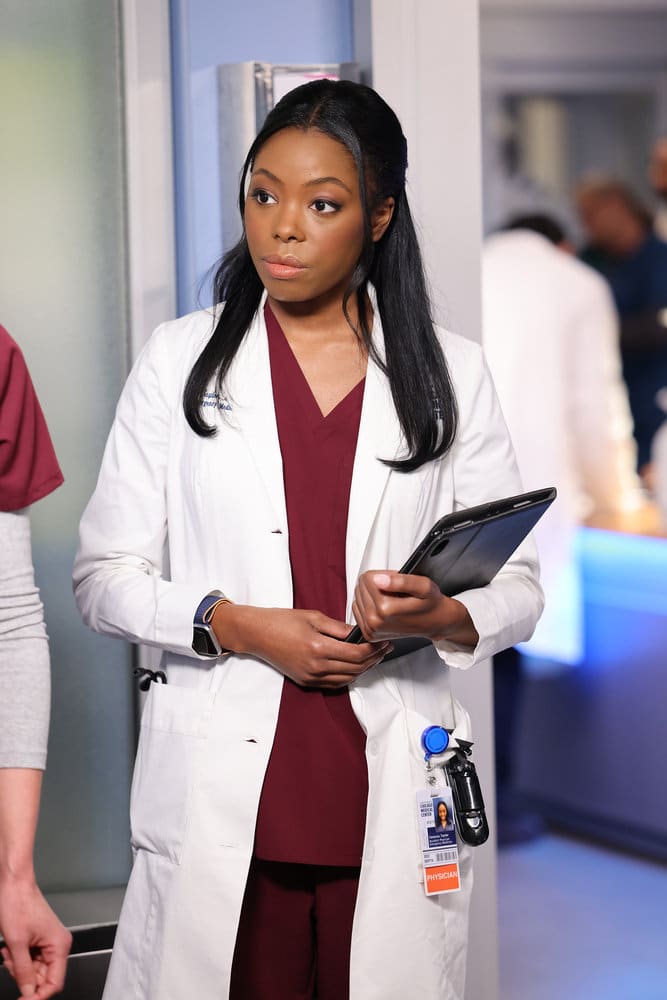 Investigating a Diagnosis / Tall - Chicago Med Season 7 Episode 4