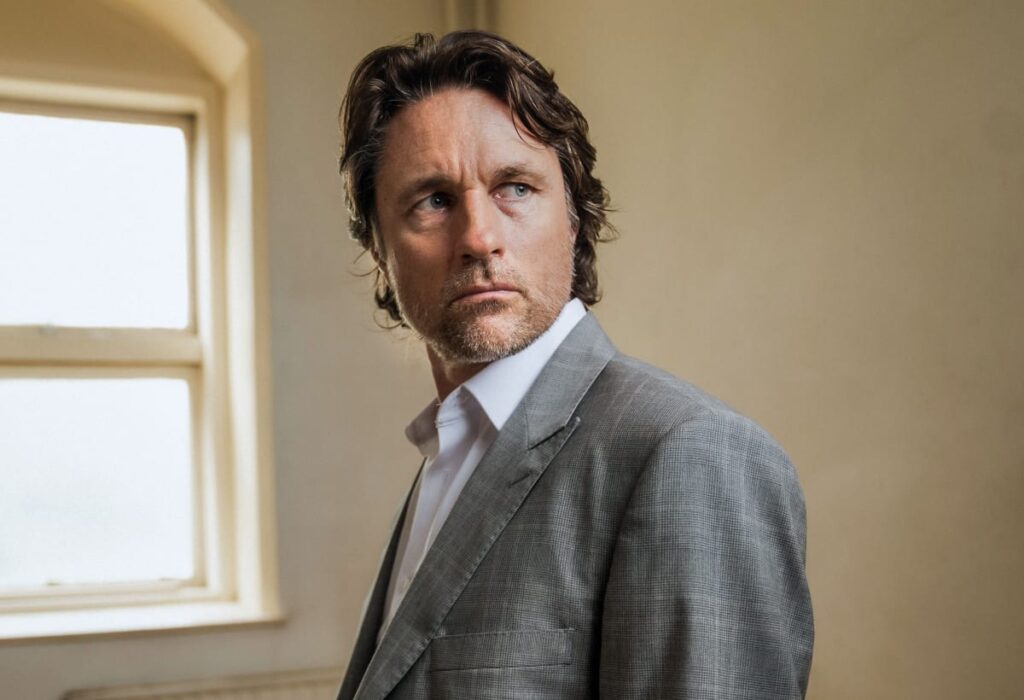 Martin Henderson Is Super Busy and Charming as Hell