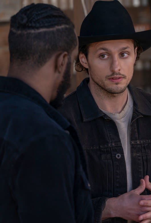 Michael & Dallas Chat - Roswell, New Mexico Season 3 Episode 11