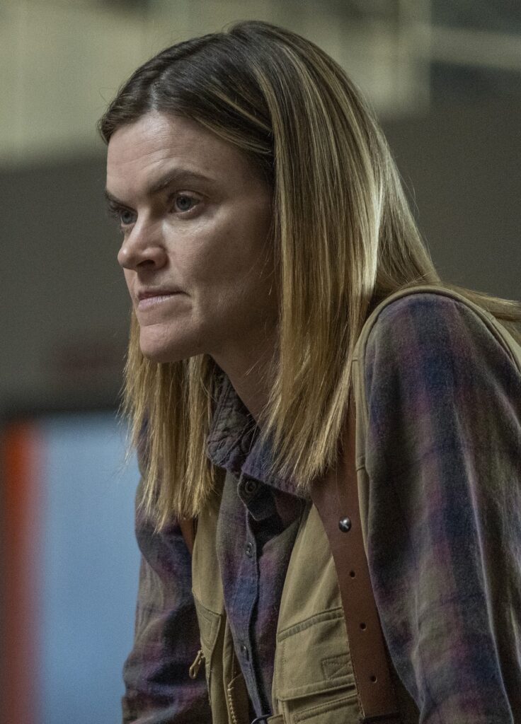 Roxanne listens - Y: The Last Man Season 1 Episode 8
